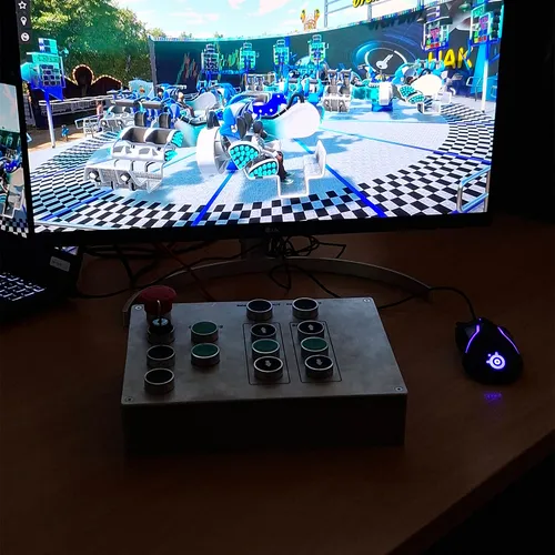 Arcade-Eigenbau mit Spielkonsole beim Open Day